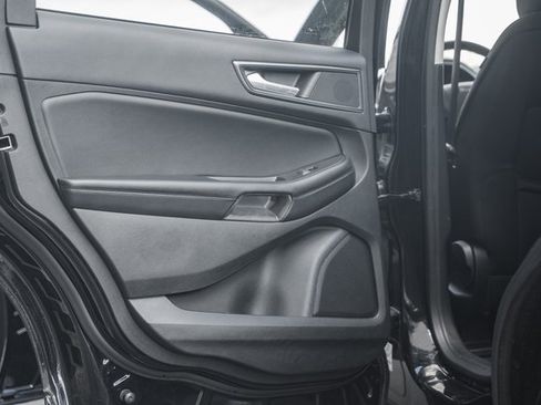 Certified 2022 Ford Edge SE w/ Black Appearance Package image 37