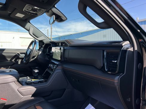 Used 2022 GMC Sierra 1500 AT4 w/ AT4 Premium Package AWD/4WD image 30
