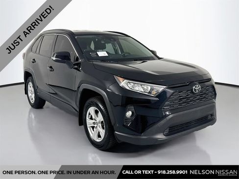 Used 2020 Toyota RAV4 XLE FWD image 3