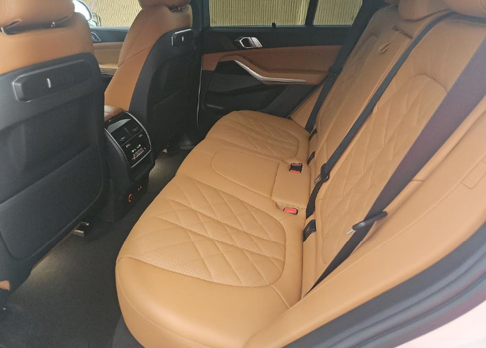 Used 2024 BMW X5 xDrive40i w/ Executive Package AWD/4WD image 4