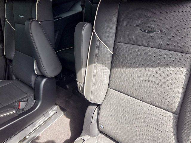 New 2026 Cadillac Escalade Luxury AWD/4WD image 17