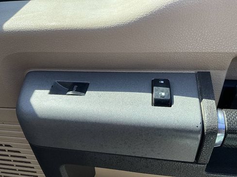 Used 2013 Ford F250 Lariat w/ Lariat Interior Pkg AWD/4WD image 25