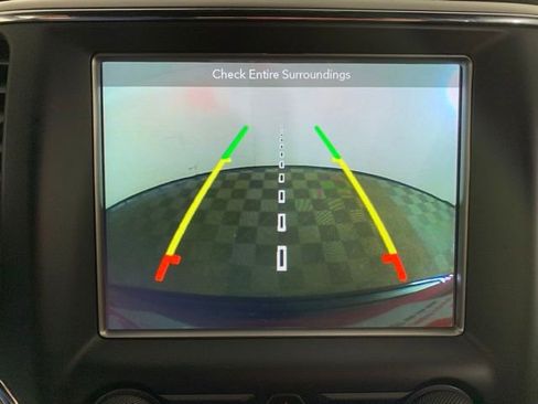 Used 2018 Jeep Grand Cherokee Altitude AWD/4WD image 9