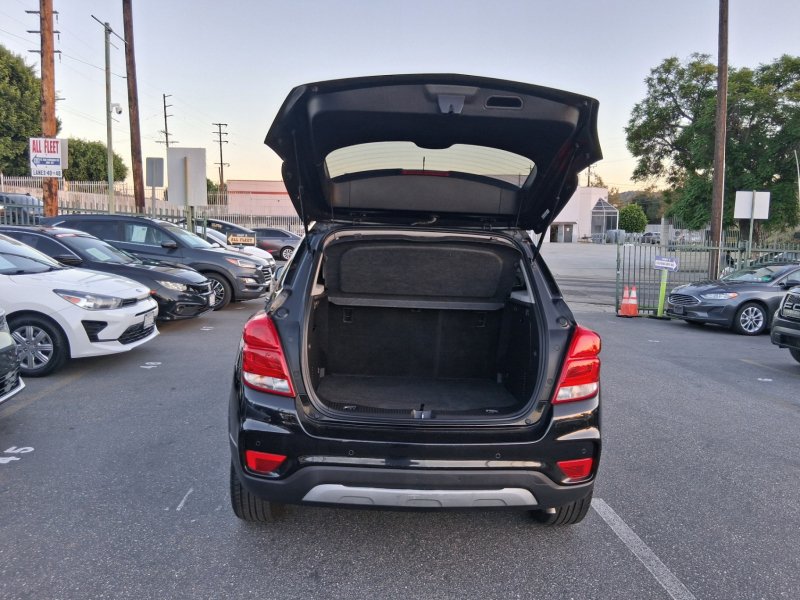 Used 2018 Chevrolet Trax Premier w/ Midnight Edition FWD image 8