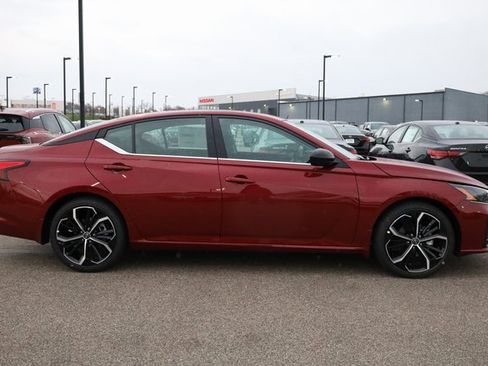 New 2025 Nissan Altima 2.5 SR w/ SR Premium Package image 4