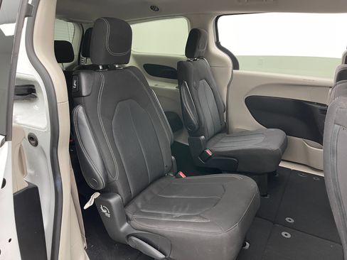 Used 2022 Chrysler Voyager LX FWD image 34