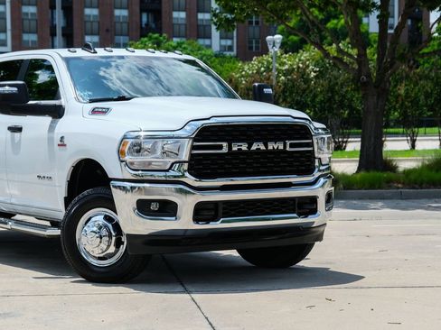 Used 2024 RAM 3500 Big Horn AWD/4WD image 3