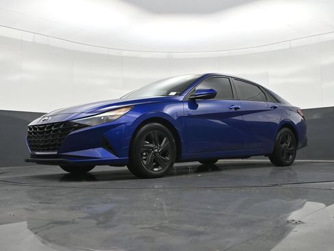 Used 2023 Hyundai Elantra SEL FWD image 29
