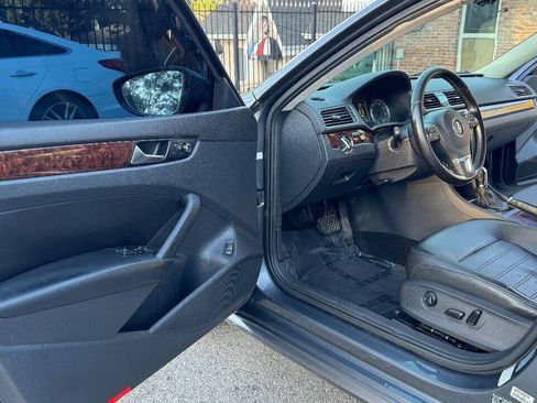 Used 2012 Volkswagen Passat 2.5 SEL Premium FWD image 13