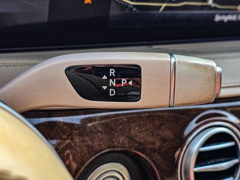 Used 2019 Mercedes-Benz S 560 Sedan image 25