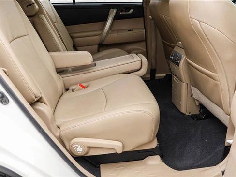 Used 2013 Toyota Highlander SE image 29