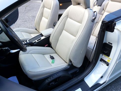 Used 2011 Volvo C70 T5 image 17