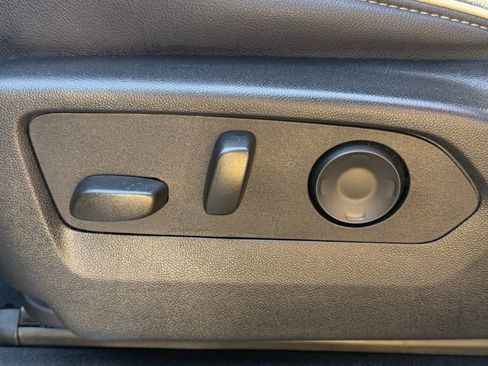 Used 2024 Chevrolet Suburban Premier image 23