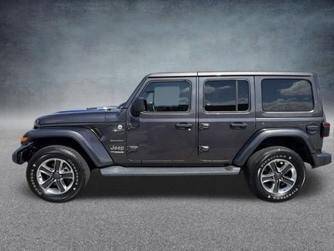 Used 2019 Jeep Wrangler Unlimited Sahara w/ Dual Top Group AWD/4WD image 9