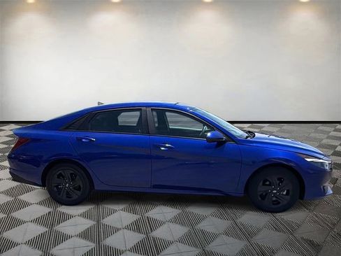 Used 2023 Hyundai Elantra Blue FWD image 4