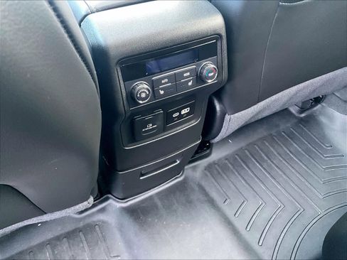 Used 2023 GMC Acadia SLT w/ Elevation Edition image 29