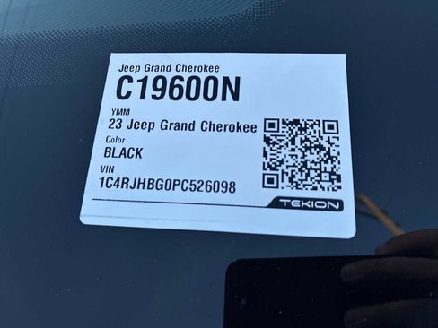 Used 2023 Jeep Grand Cherokee Limited image 35