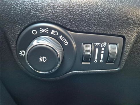 Used 2024 Jeep Compass Latitude AWD/4WD image 16