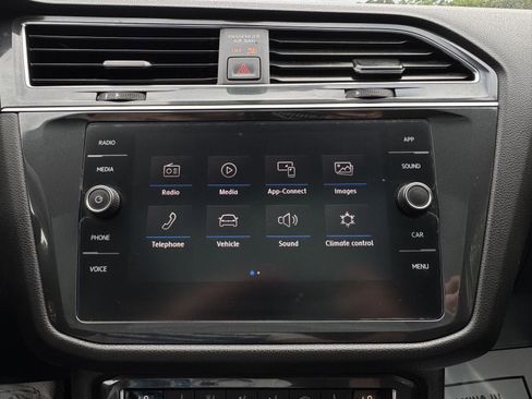 Used 2019 Volkswagen Tiguan S FWD image 21