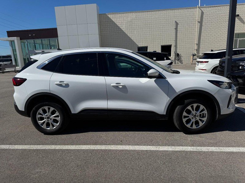 Used 2023 Ford Escape Active w/ Tech Pack #2 AWD/4WD image 2