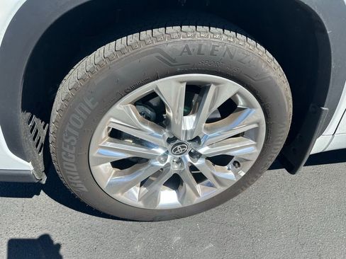 Used 2026 Toyota Highlander Limited image 7