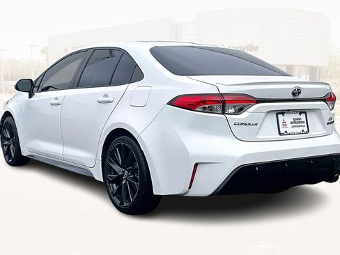 Used 2023 Toyota Corolla SE w/ SE Package FWD image 4