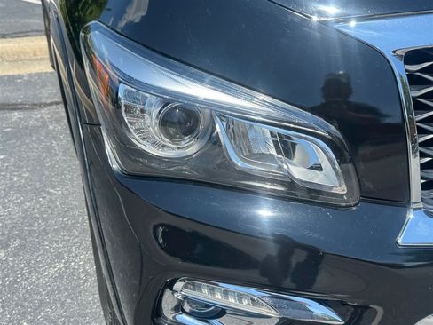 Used 2017 INFINITI QX80 4WD w/ Driver Assistance Package image 7