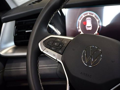 New 2026 Volkswagen Tiguan SE AWD/4WD image 17