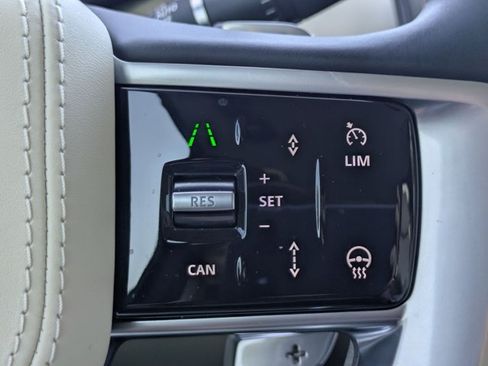 Used 2025 Land Rover Range Rover SE AWD/4WD image 6