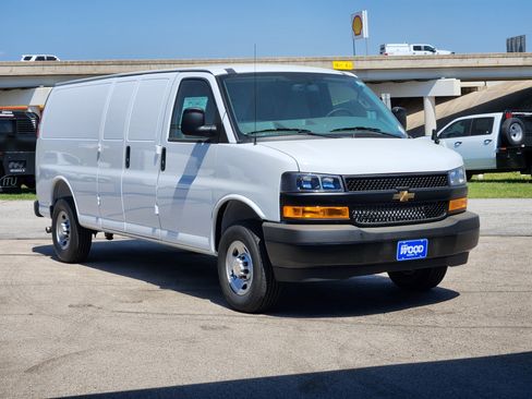 New 2026 Chevrolet Express 2500 Extended w/ Driver Convenience Package image 2