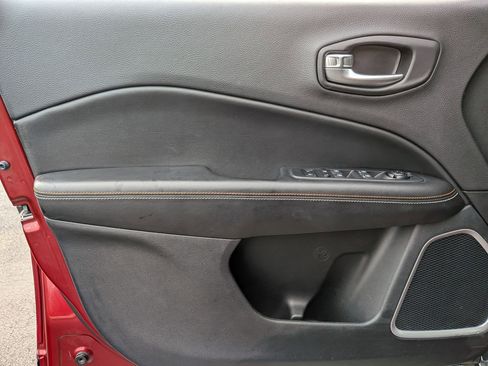 Certified 2021 Jeep Compass Latitude image 11