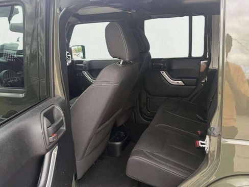 Used 2015 Jeep Wrangler Unlimited Sahara w/ Connectivity Group AWD/4WD image 12