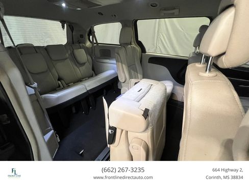 Used 2015 Chrysler Town & Country Touring FWD image 25
