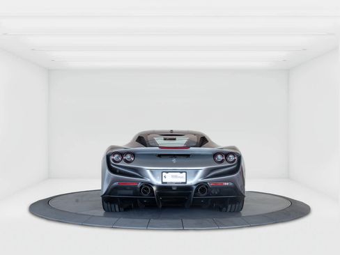 Used 2020 Ferrari F8 Tributo image 4
