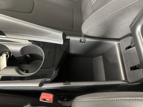 Used 2024 Hyundai Elantra Blue image 17