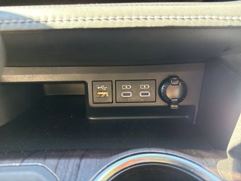 Used 2023 Toyota Highlander L image 22