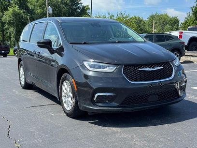 Used 2023 Chrysler Pacifica Touring-L