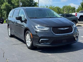 Used 2023 Chrysler Pacifica Touring-L FWD video 2