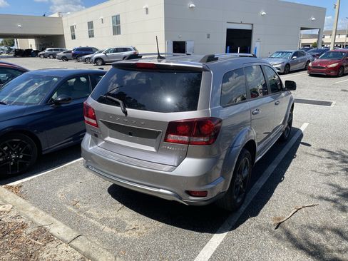 Used 2019 Dodge Journey Crossroad w/ Driver Convenience Group FWD image 8