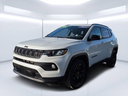 Used 2025 Jeep Compass Latitude w/ Altitude Special Edition AWD/4WD image 7