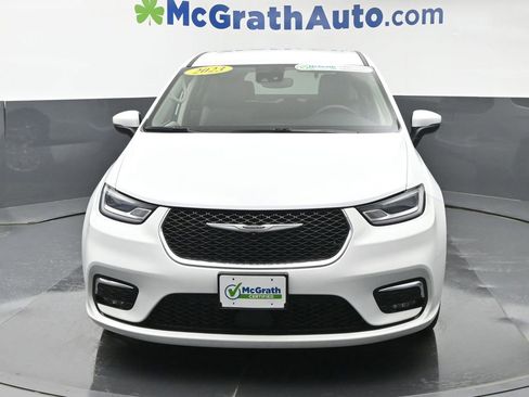 Used 2023 Chrysler Pacifica Touring-L FWD image 6