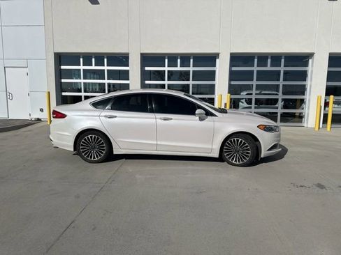Used 2018 Ford Fusion SE w/ Fusion SE Technology Package image 2