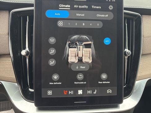 Certified 2025 Volvo XC90 B6 Plus image 29