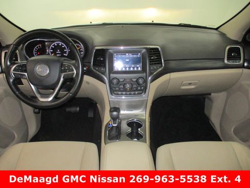 Used 2020 Jeep Grand Cherokee Laredo image 32