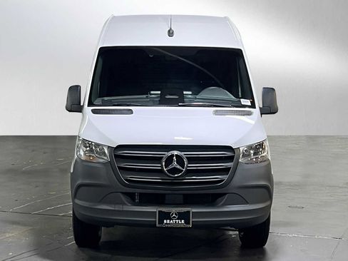 Used 2025 Mercedes-Benz Sprinter 2500 image 8