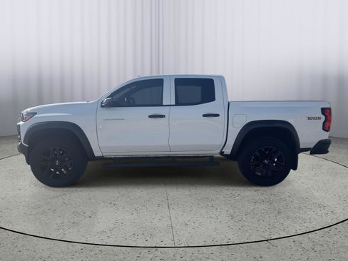 Used 2025 Chevrolet Colorado Trail Boss AWD/4WD image 2