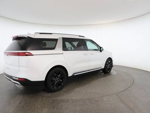 Used 2024 Kia Carnival SX image 18