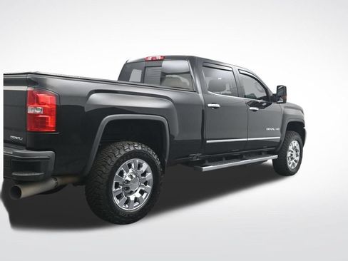 Used 2019 GMC Sierra 2500 Denali w/ Duramax Plus Package AWD/4WD image 6
