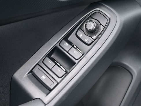 Used 2024 Subaru Crosstrek 2.0i Premium image 16