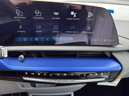 New 2026 Cadillac Optiq Luxury 2 image 18